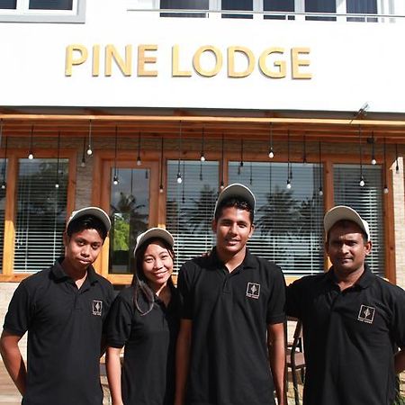 Pine Lodge Мале Екстер'єр фото